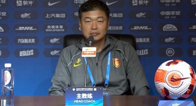 还有一种选择就是再次租借努贝尔一年，但拜仁可能会倾向于与努贝尔再续一年，这样就可以避免球员自由离队。